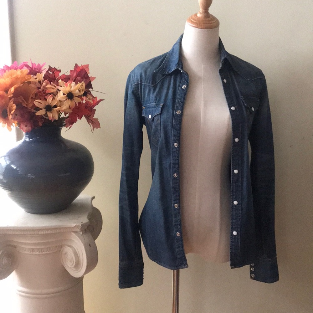 TRUE RELIGION - jean button up extra small